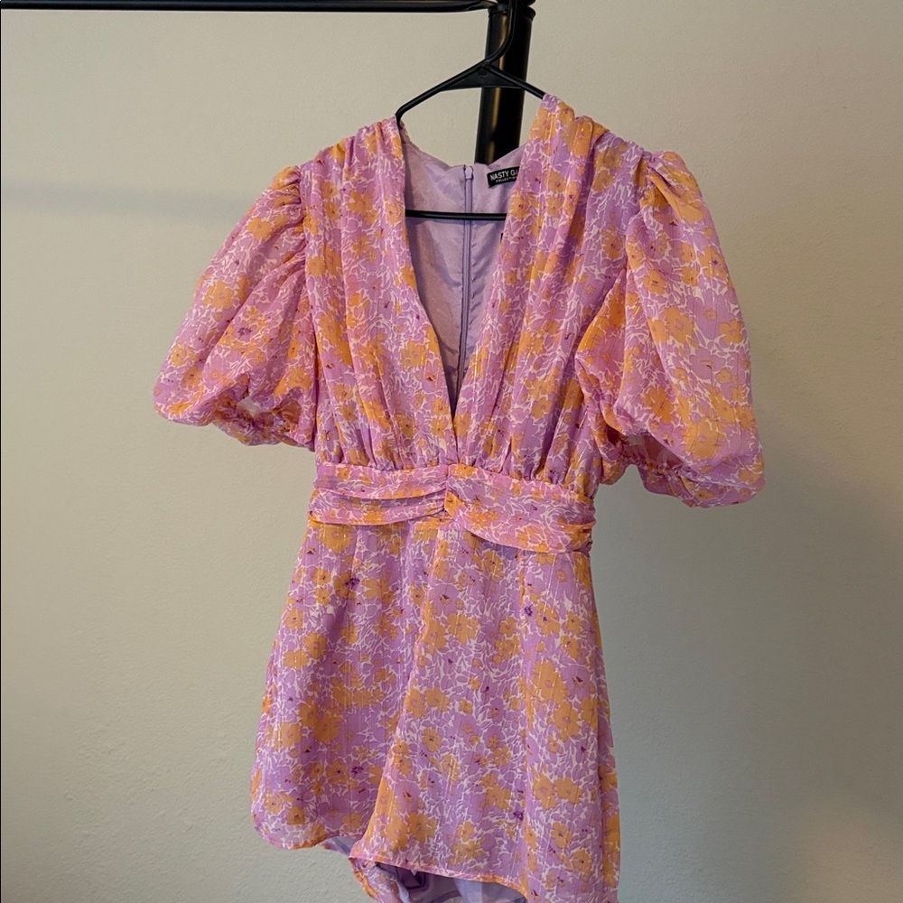Nasty Gal Floral Puff Sleeve v neck Romper size 6 new with tag